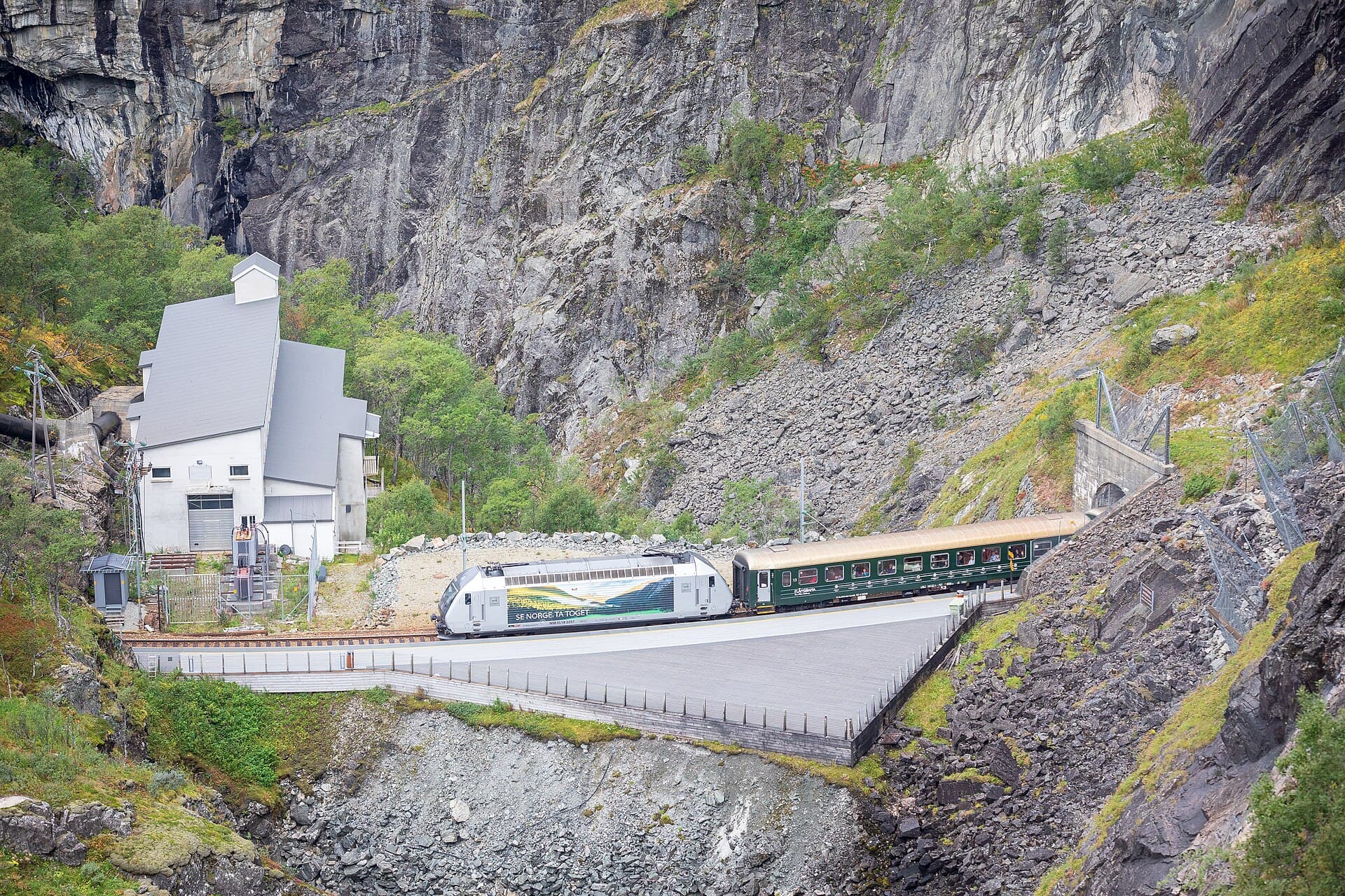 Kjosfossen Waterfall, Flåm