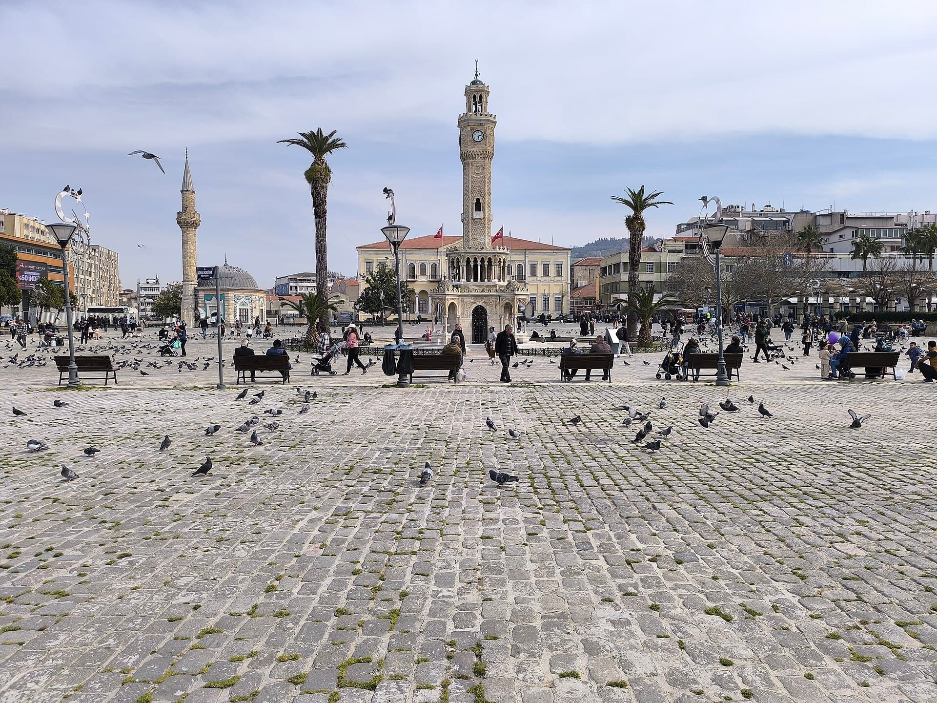 Konak Square, Izmir