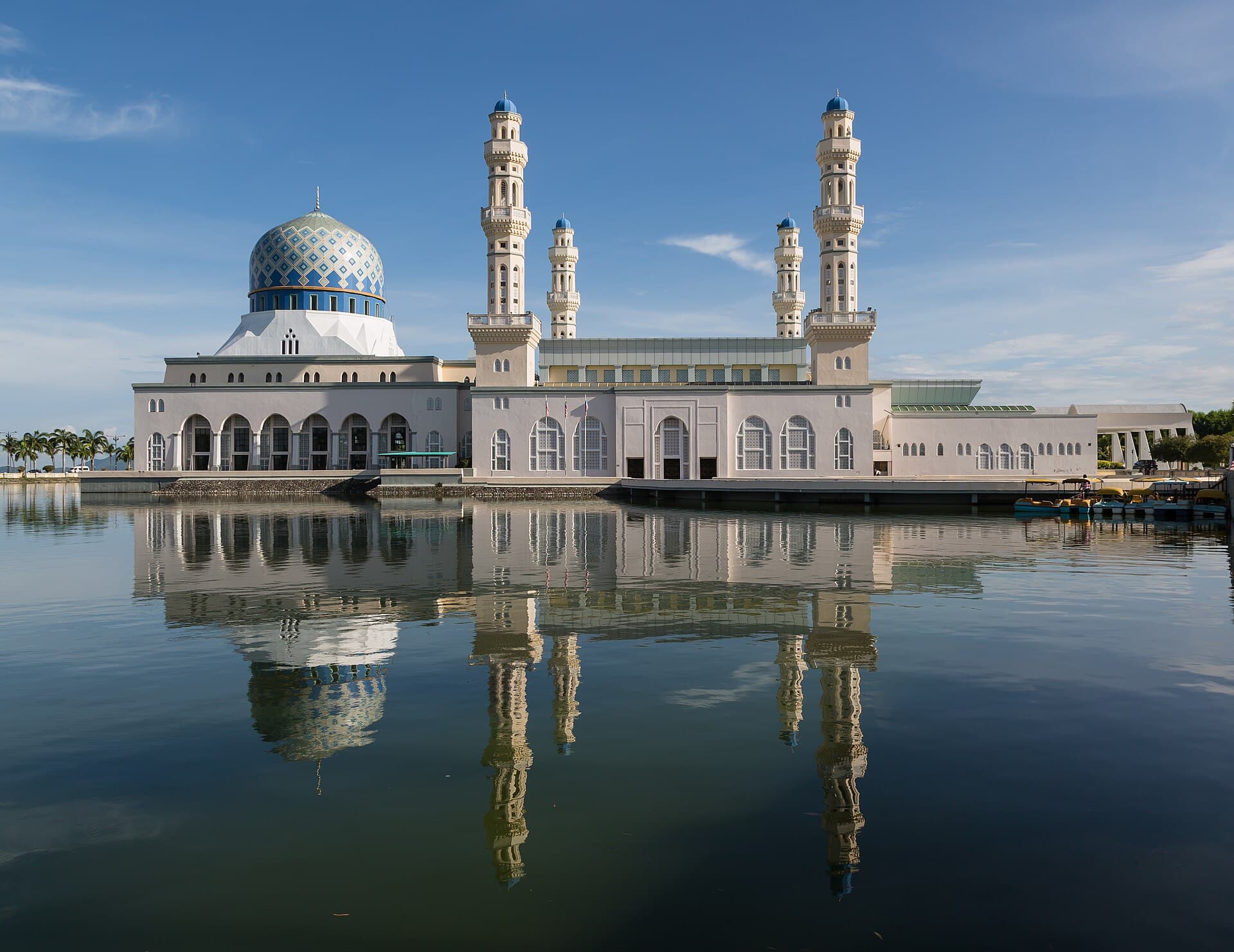 مسجد مدينة كوتا كينابالو (المسجد العائم)