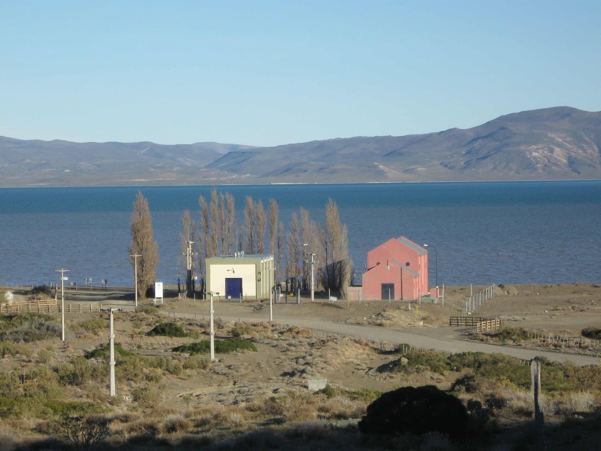 Lago Musters (Sarmiento), Comodoro Rivadavia