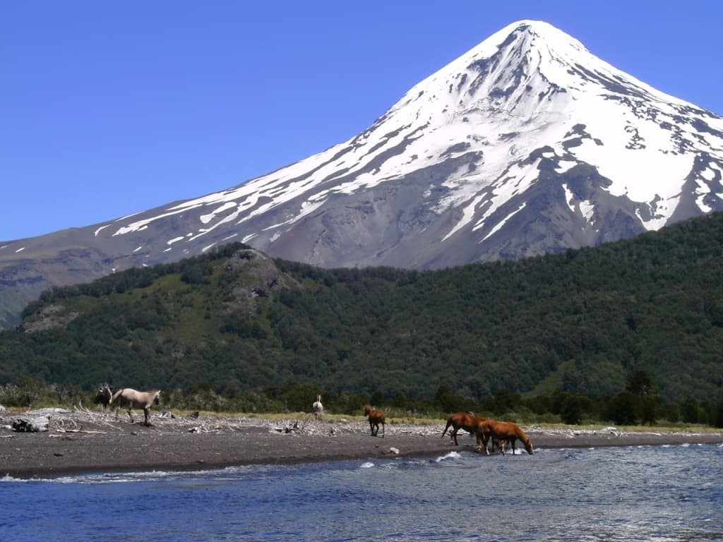 Lago Tromen and Lanín Volcano, San Martín de los Andes