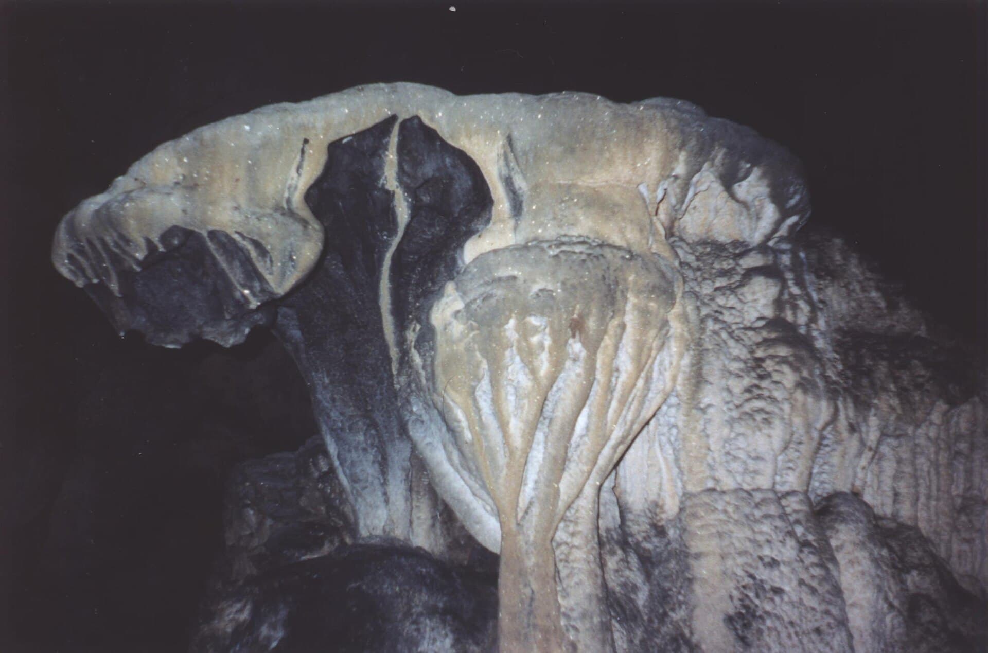 Lanquín caves