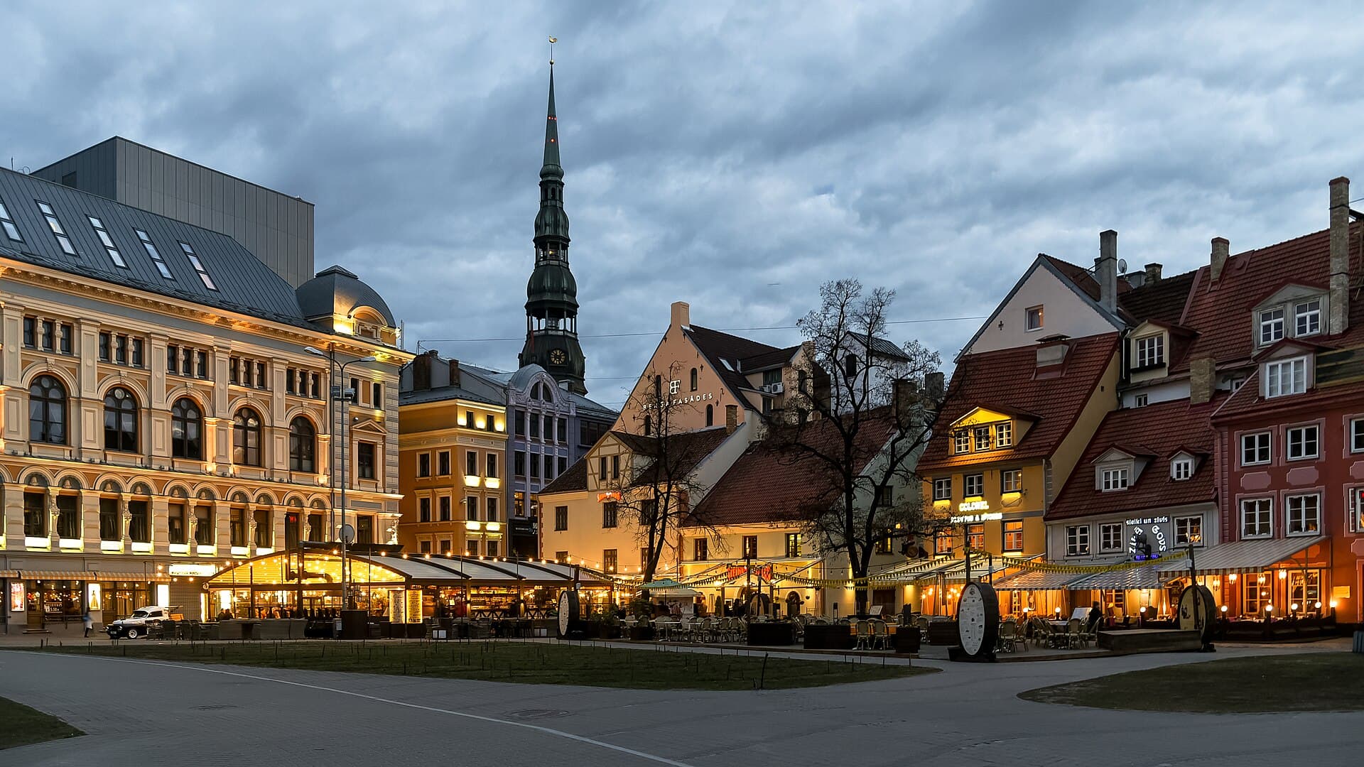 Līvu Square, Riga
