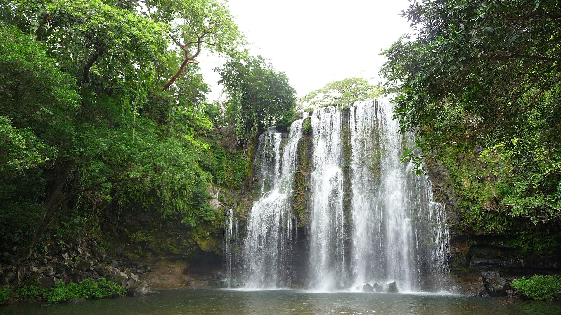 Llanos de Cortés waterfall