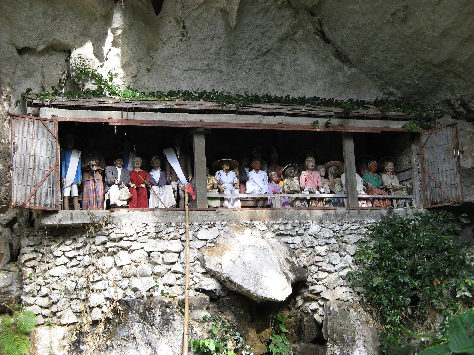 Londa burial caves