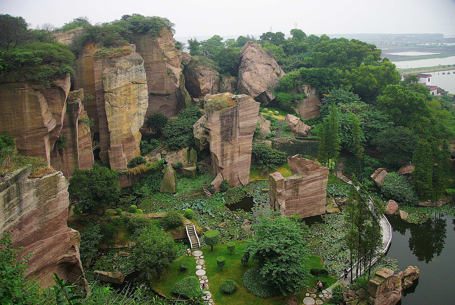 جبل اللوتس في بانيو