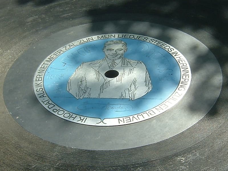 نصب لويس دافيدس في روتردام