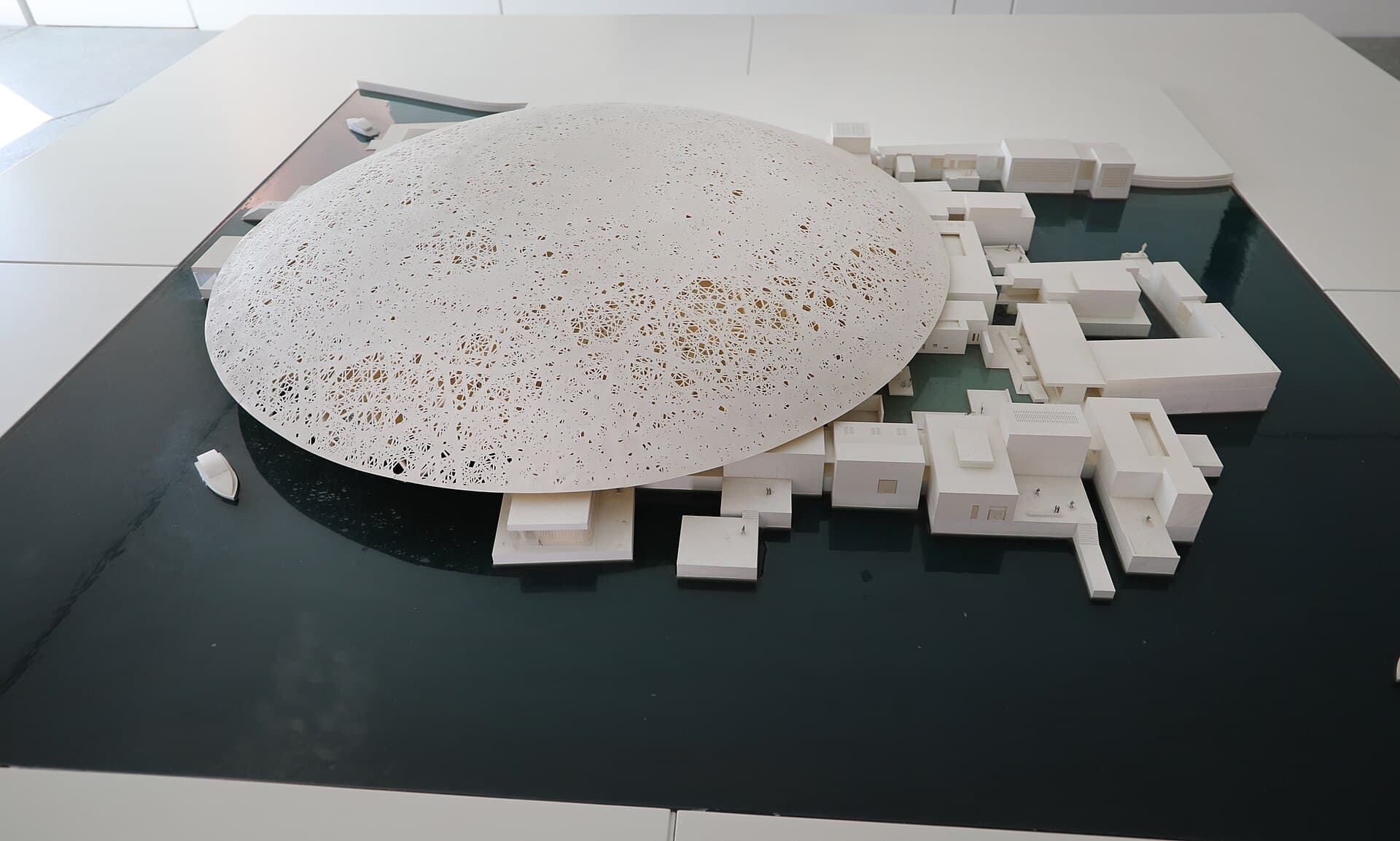 Louvre Abu Dhabi, Abu Dhabi