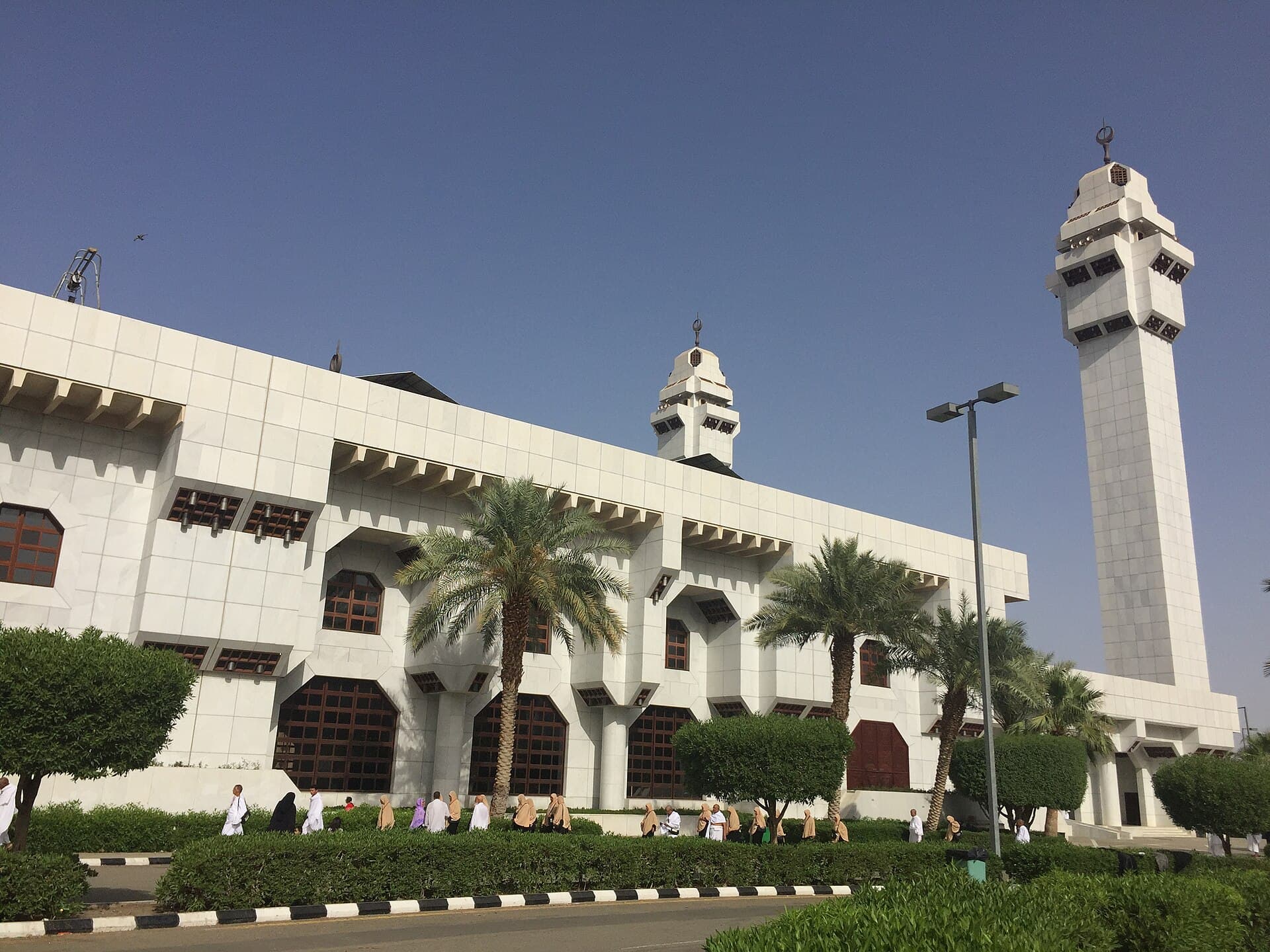 Masjid Aisha (Al-Taneem Mosque)