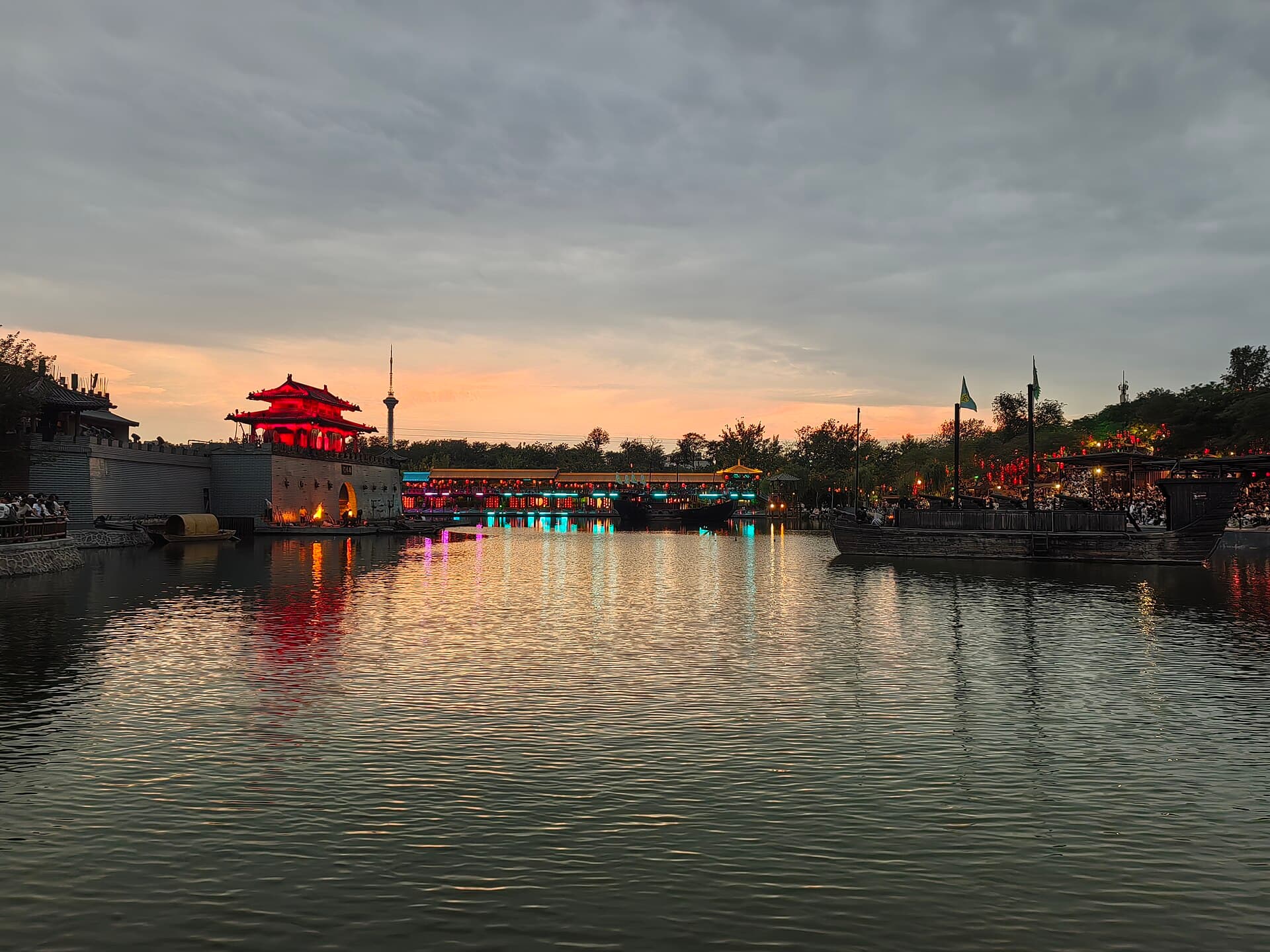 Millennium City Park (Qingming Riverside Park)