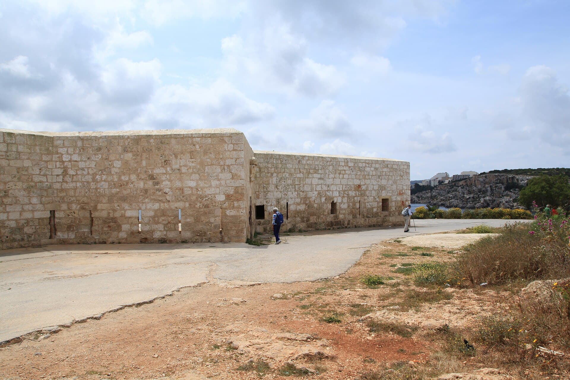 Mistra Battery, Mistra Bay