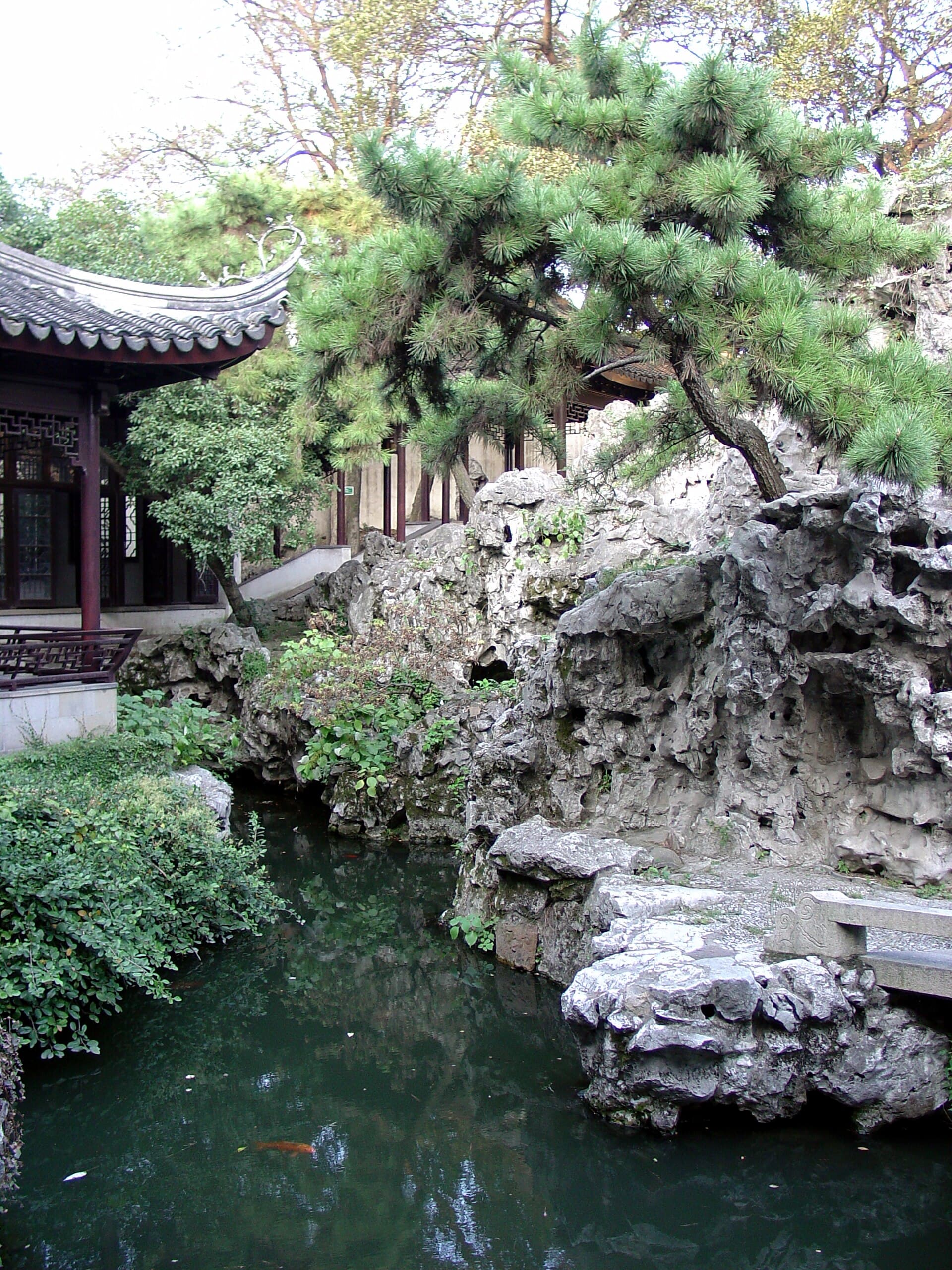Mountain Villa with Embracing Beauty (Huanxiu Shanzhuang)