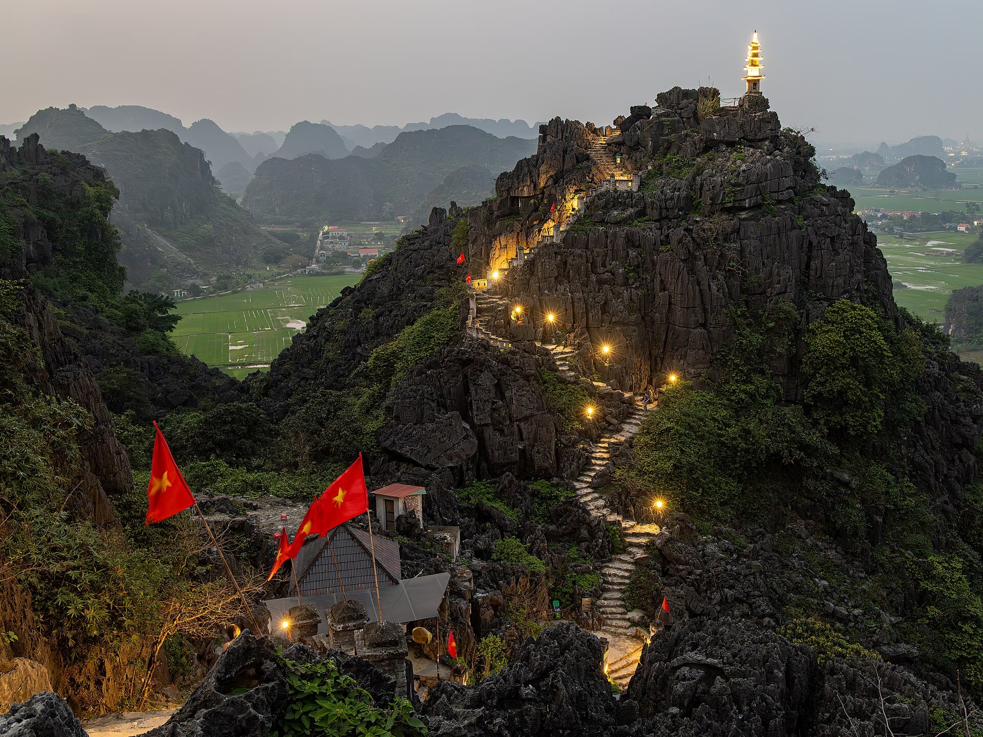 Mua Cave, Ninh Binh