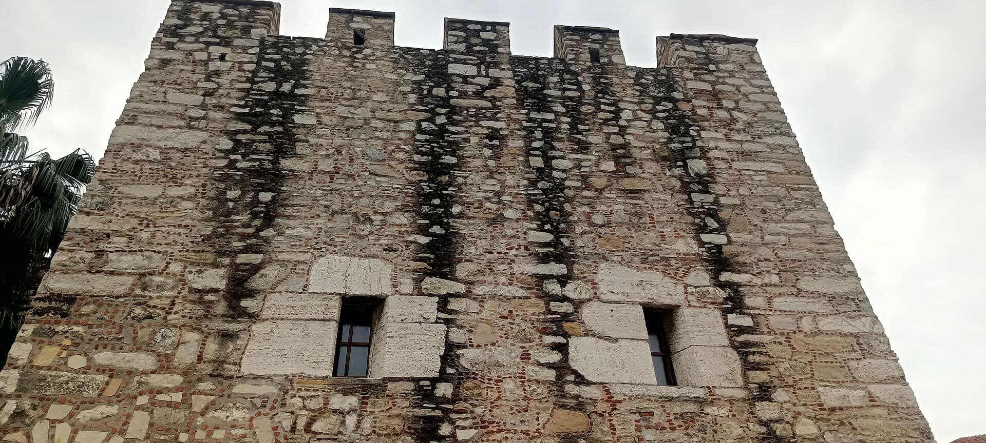 Öküz Mehmed Pasha Caravanserai, Kuşadası