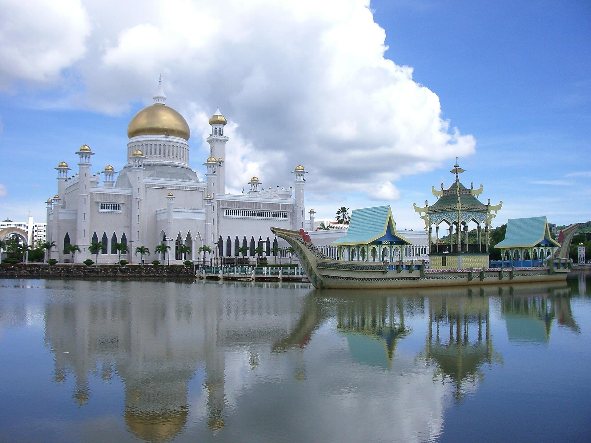 Omar Ali Saifuddien Mosque