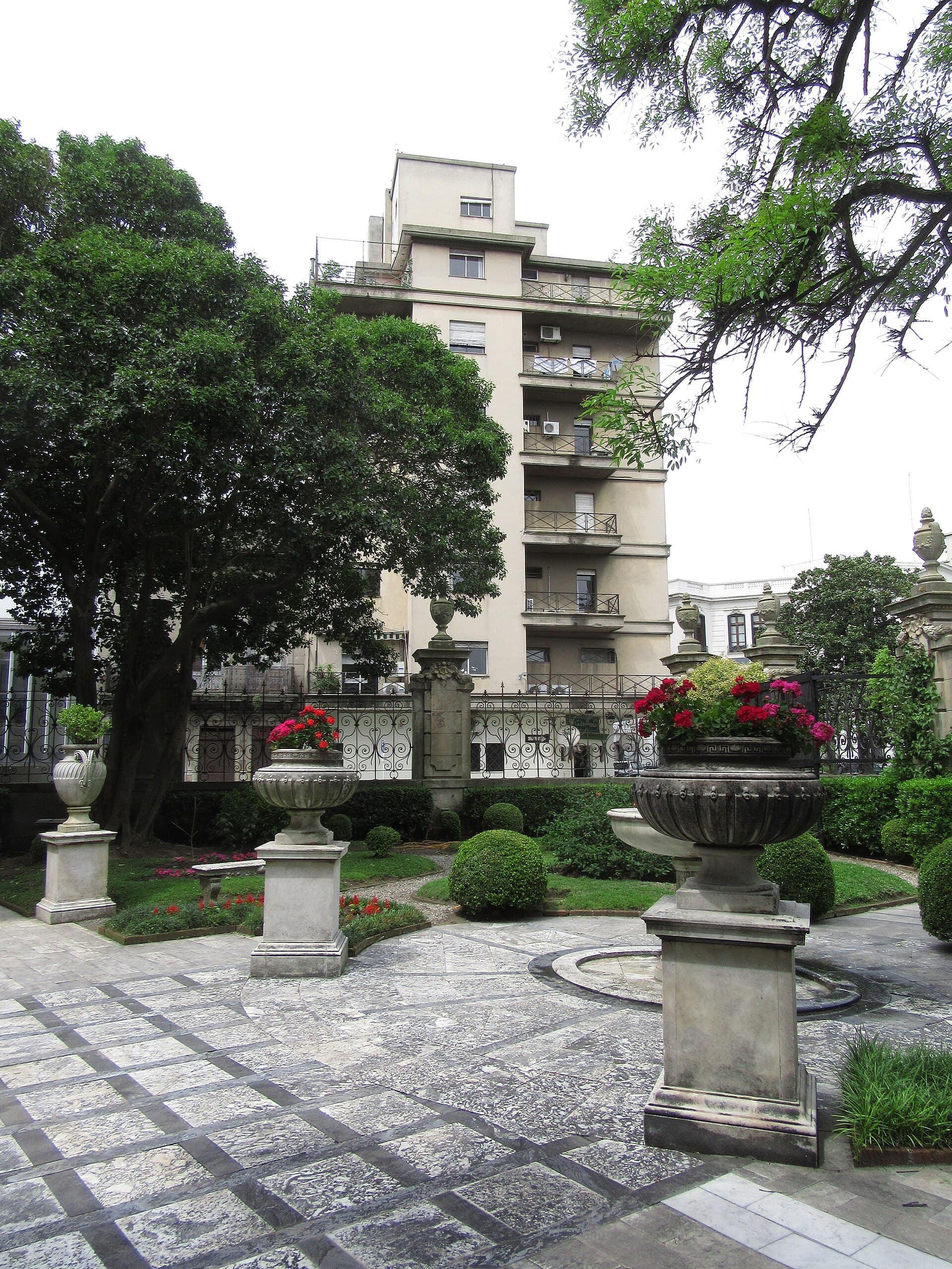 Palacio Taranco and its gardens