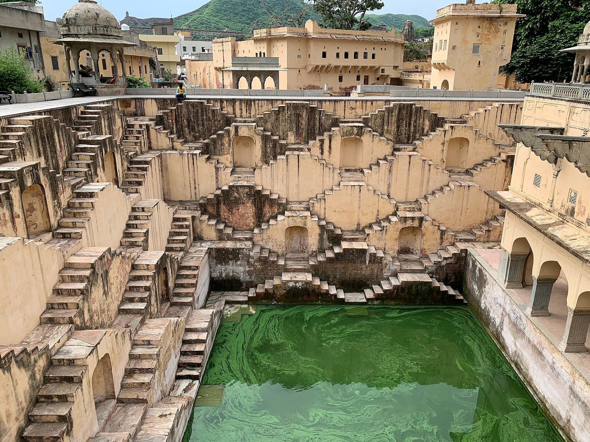 Panna Meena ka Kund