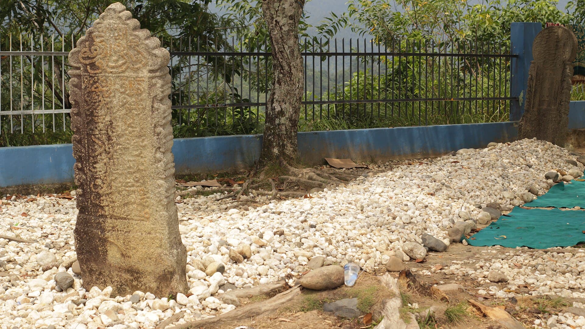 Papan Tinggi tomb on the hill near Barus