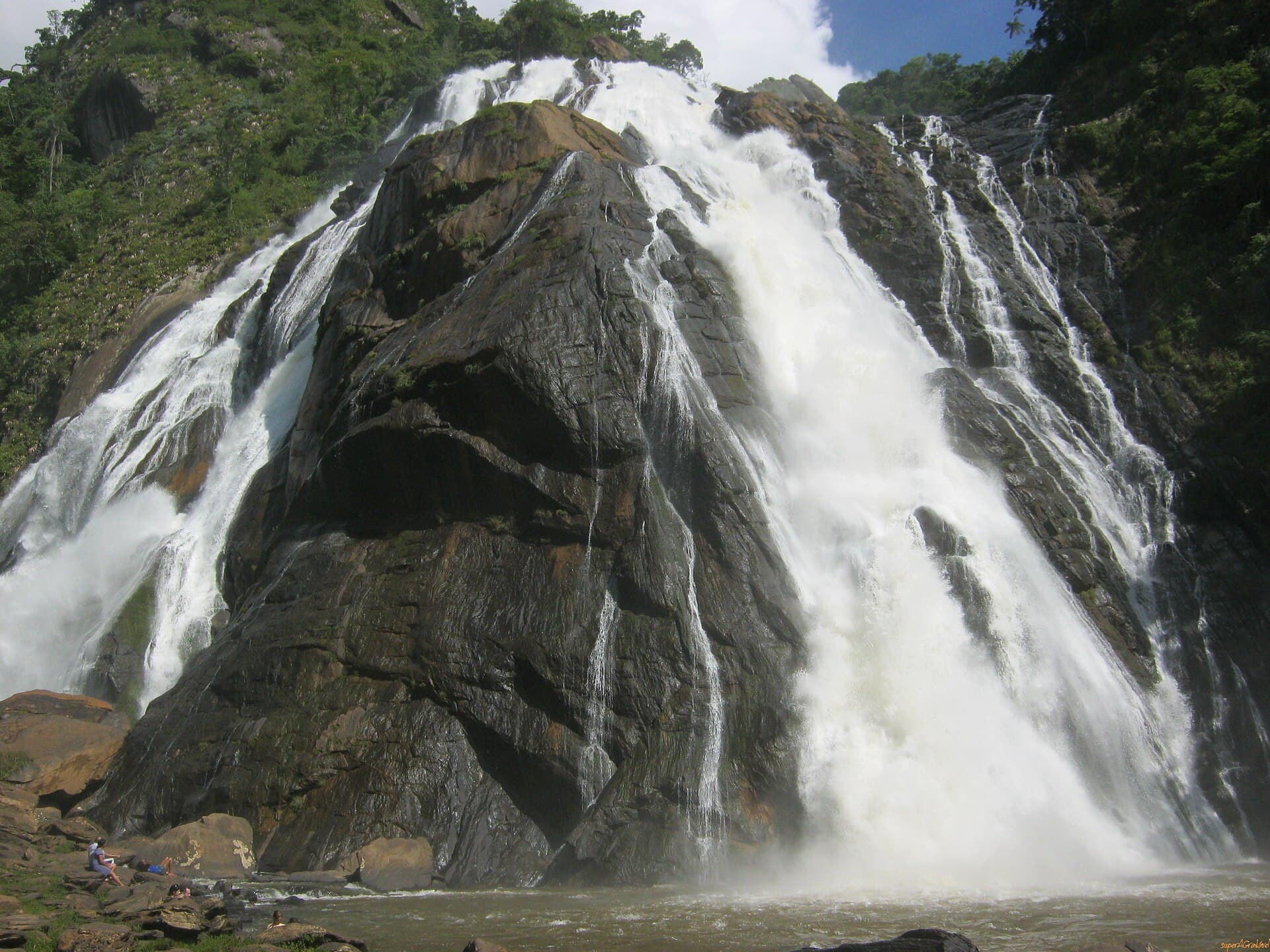 Cachoeira da Fumaça State Park (Espírito Santo), Alegre