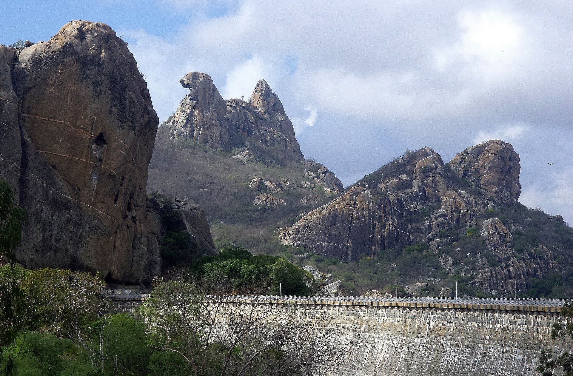 Pedra da Galinha Choca and the Quixadá Monoliths, Quixadá