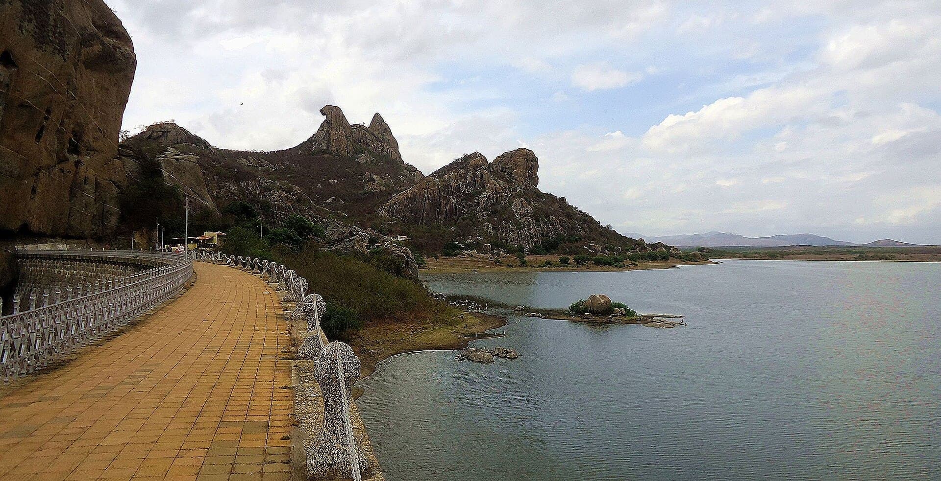 Pedra da Galinha Choca and the Quixadá Monoliths, Quixadá
