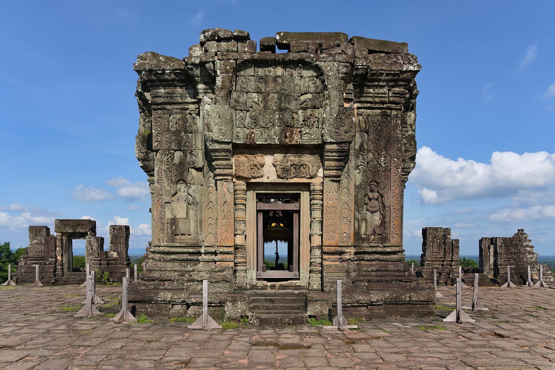 Phnom Bakheng hilltop temple