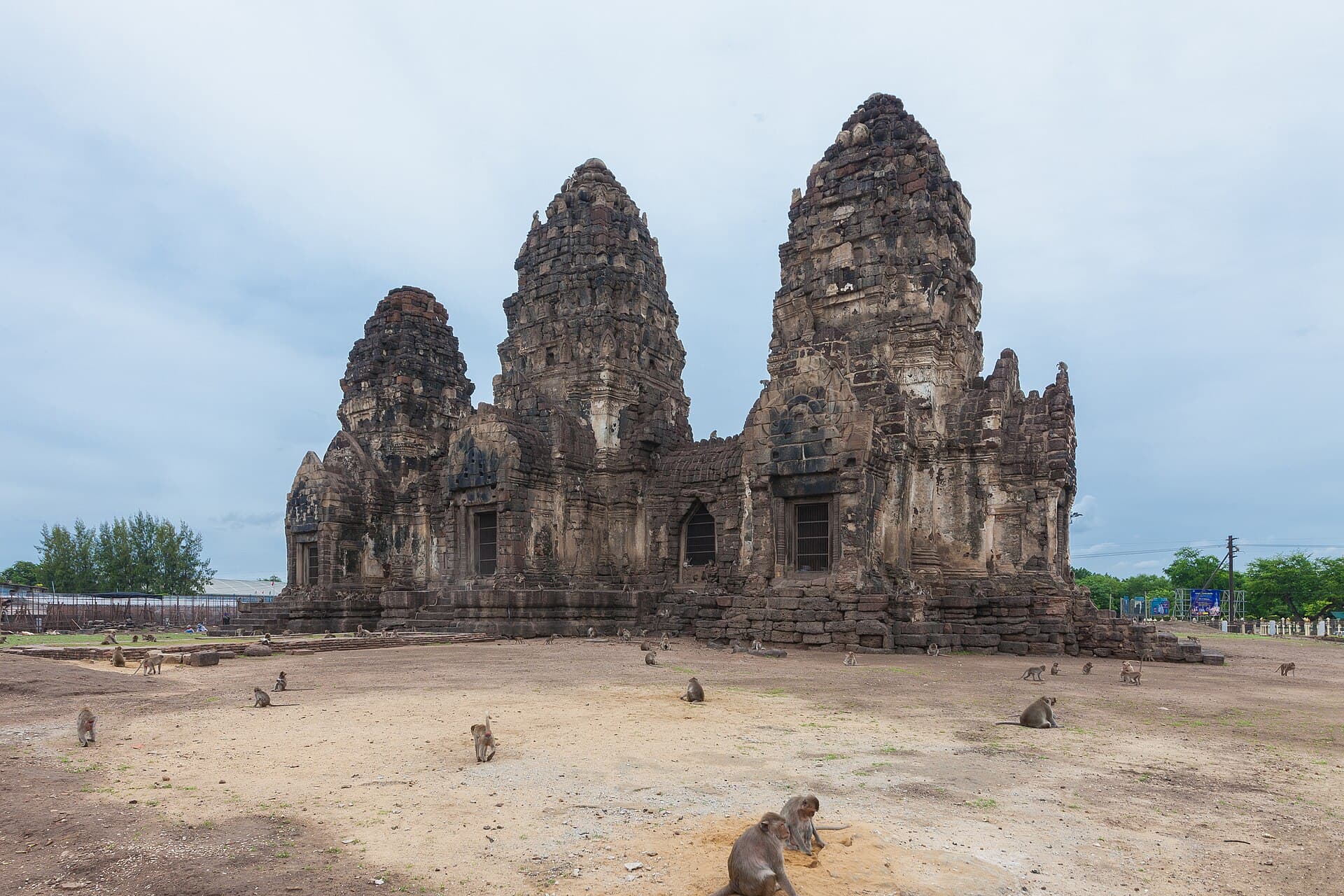 Phra Prang Sam Yot, Lopburi
