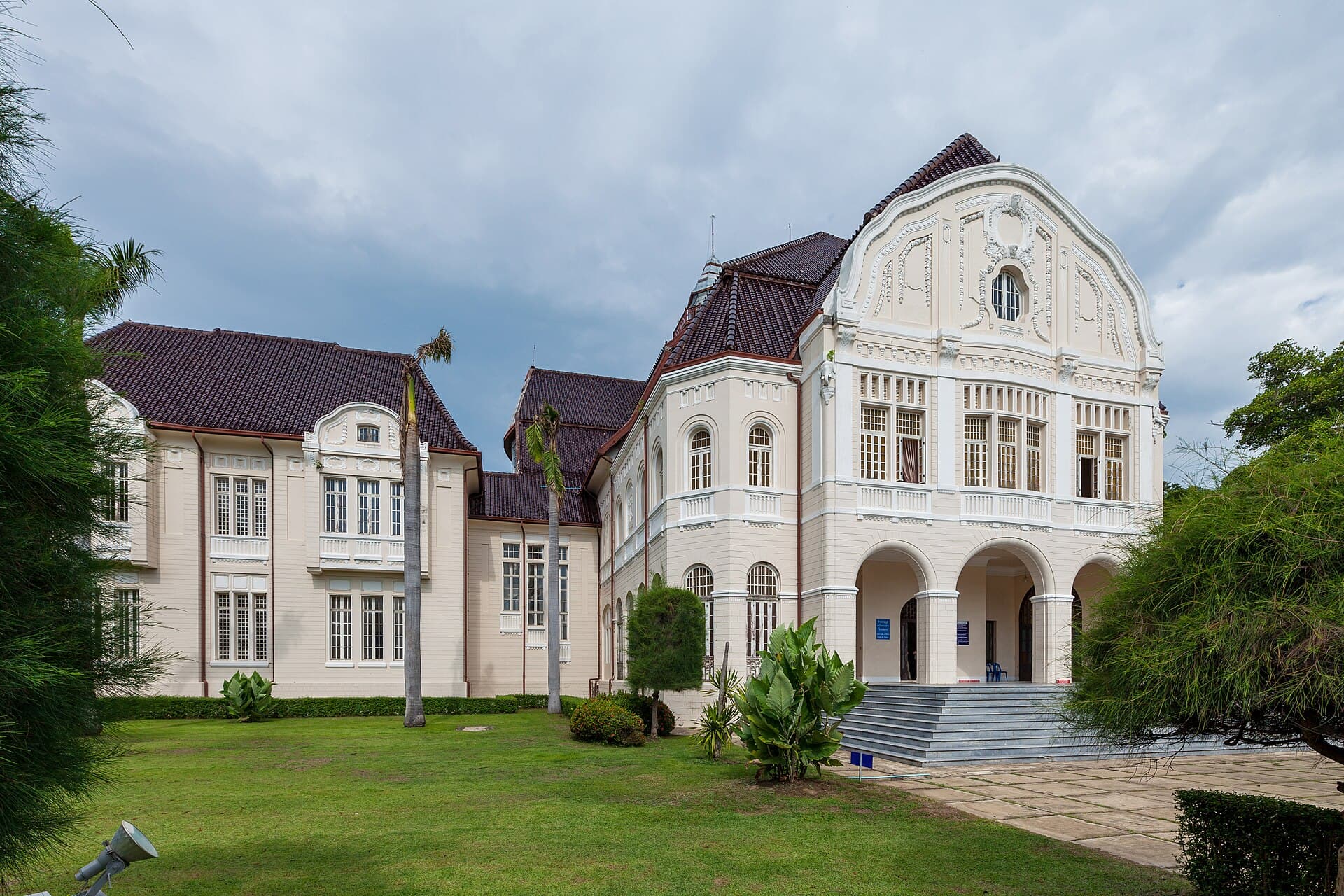 Phra Ram Ratchaniwet (Ban Puen Palace), Phetchaburi