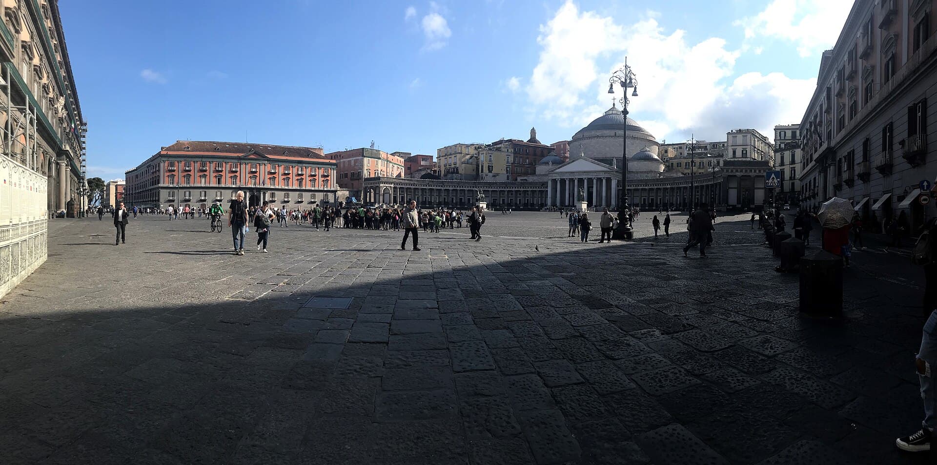 Piazza del Plebiscito, Naples