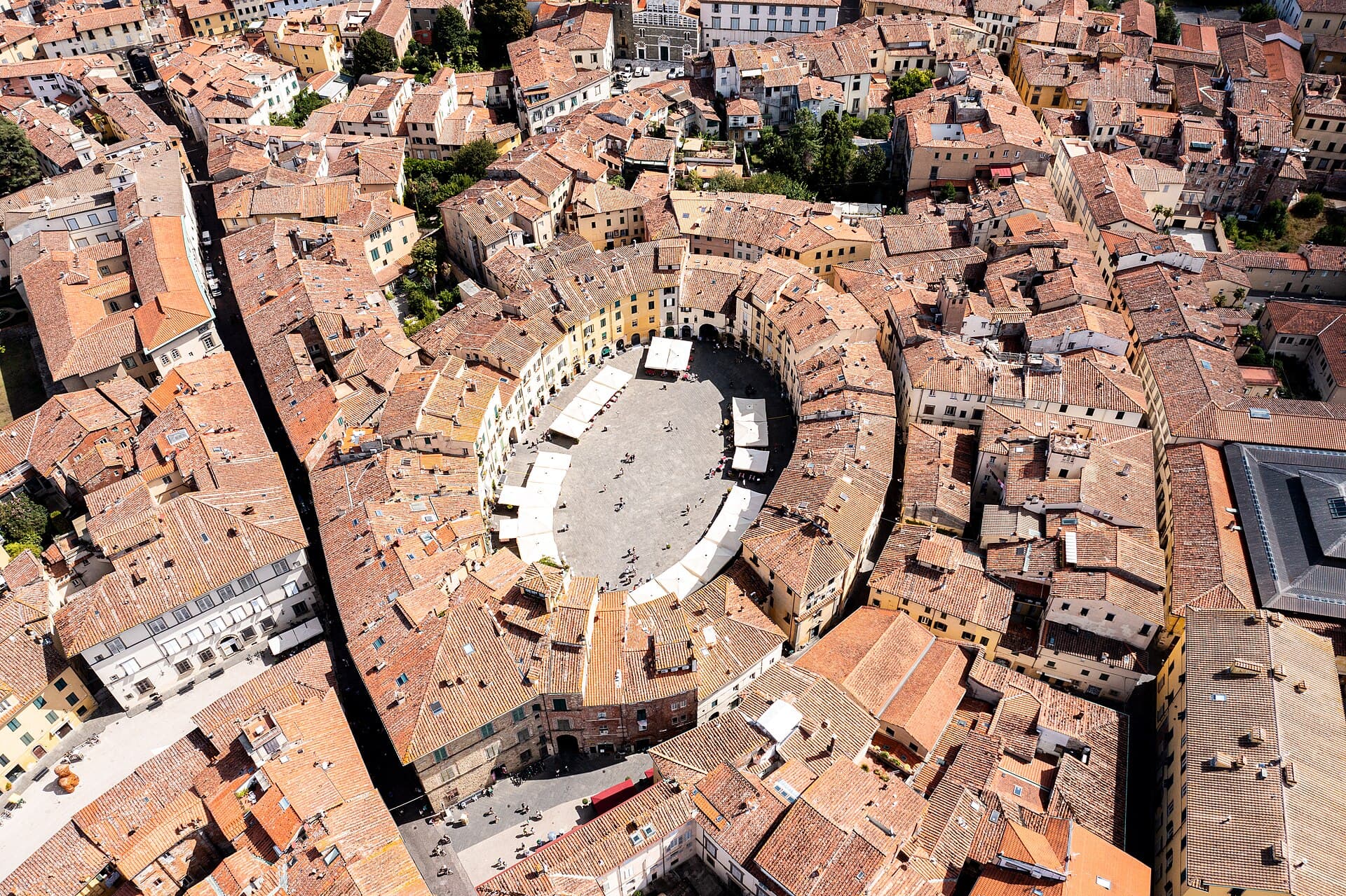 Piazza dell'Anfiteatro, Lucca