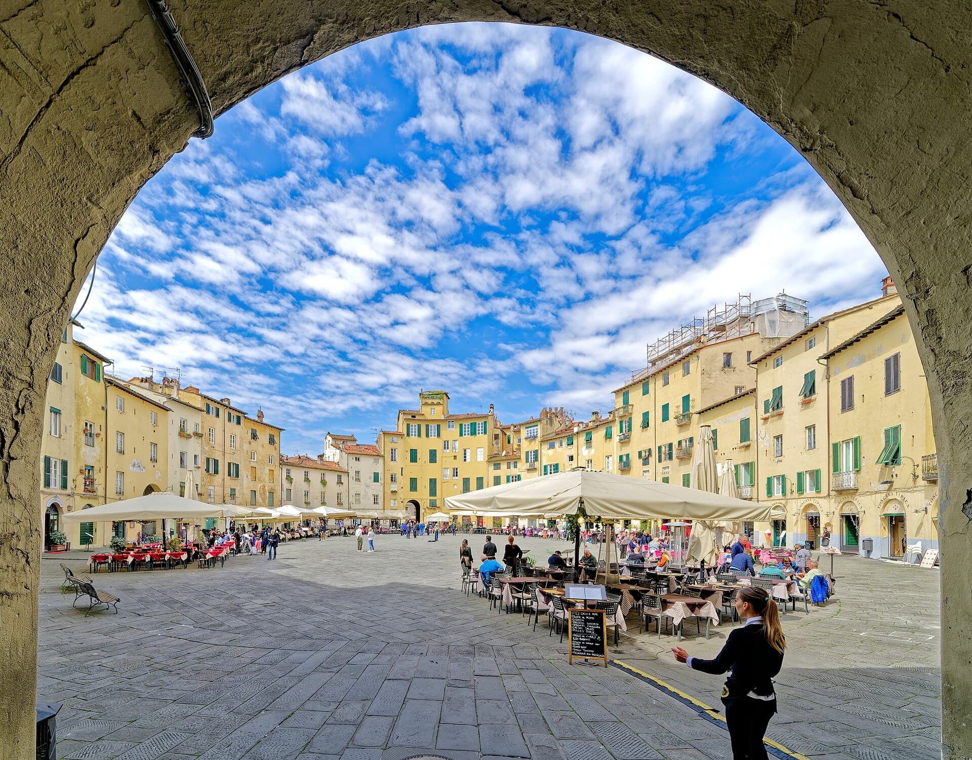 Piazza dell'Anfiteatro, Lucca