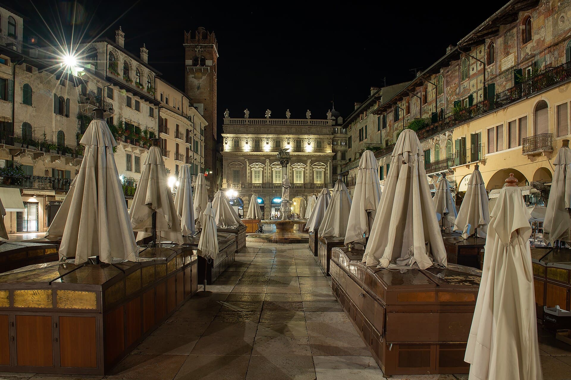 Piazza delle Erbe, Verona