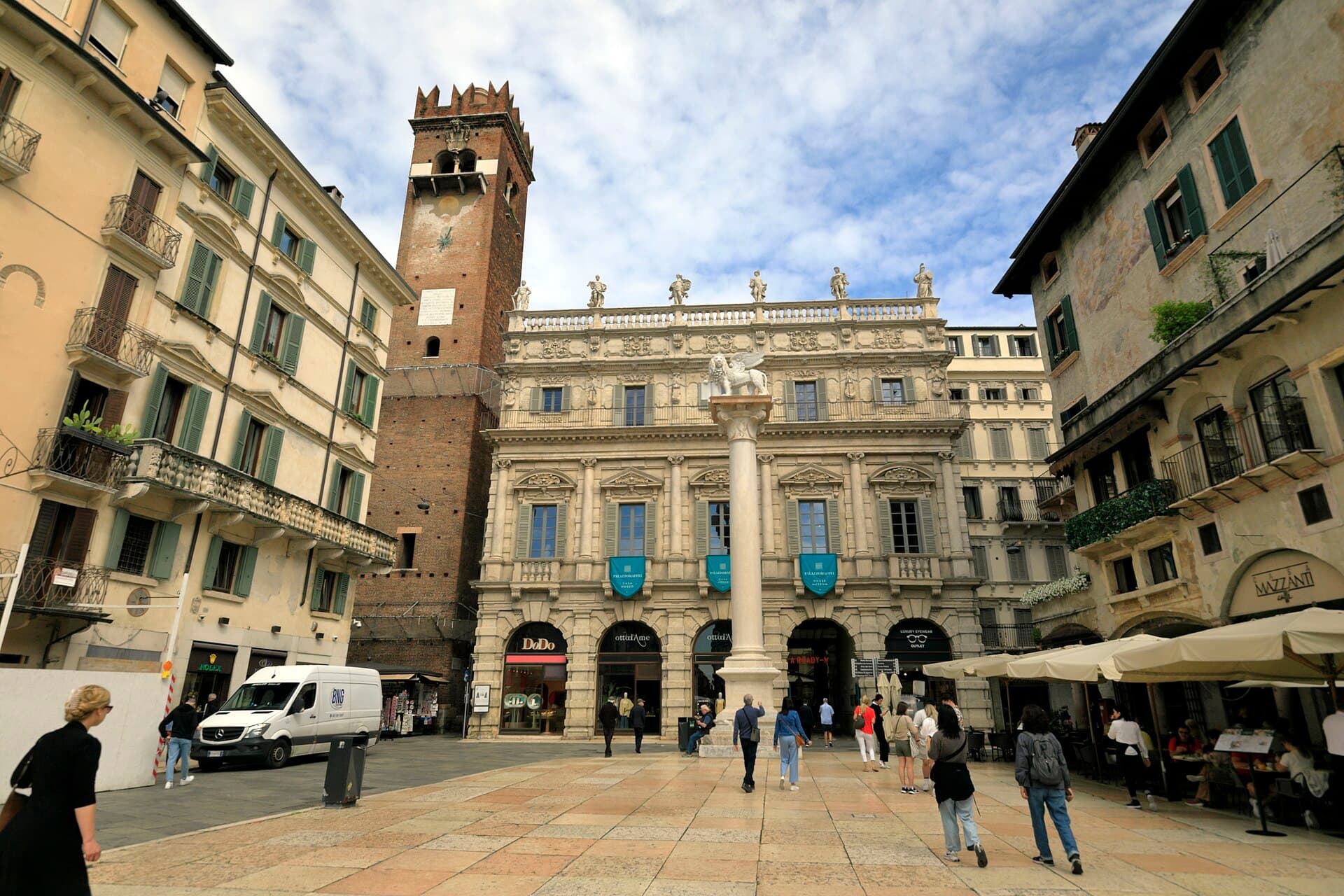 Piazza delle Erbe, Verona