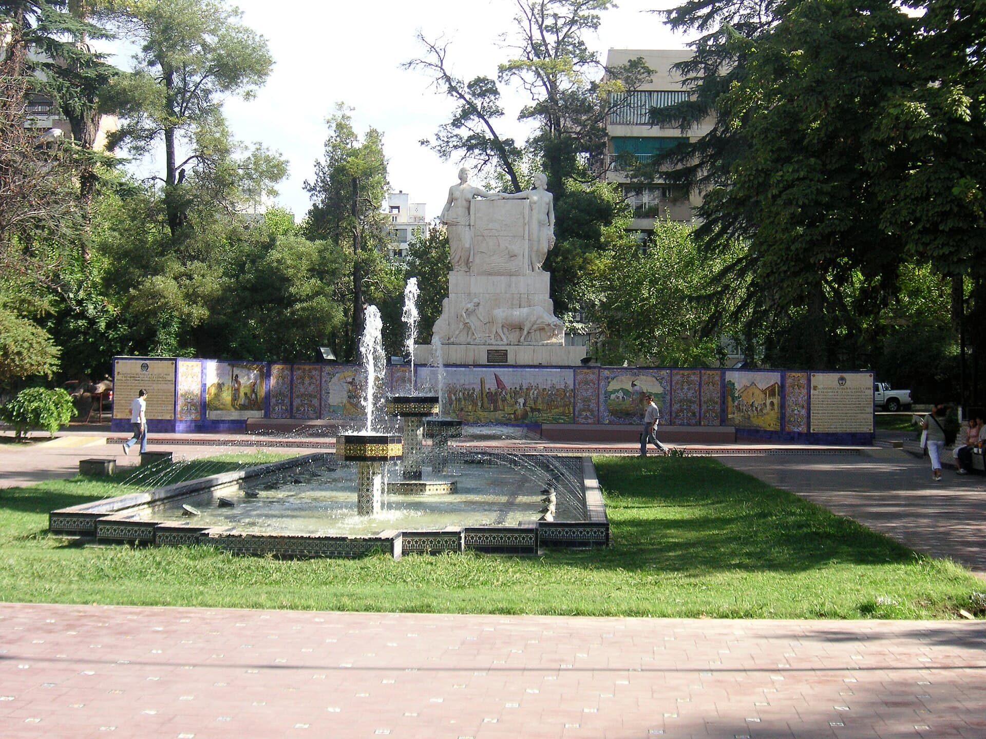 Plaza España (Mendoza), Mendoza