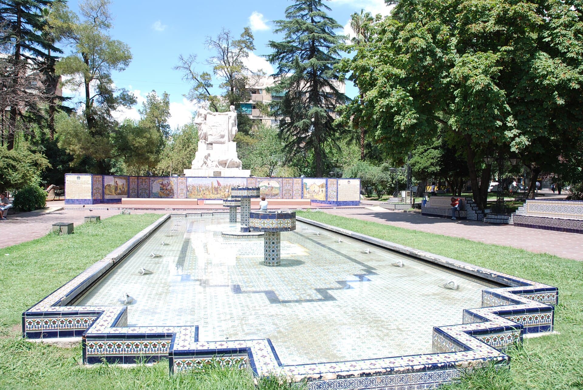 Plaza España (Mendoza), Mendoza