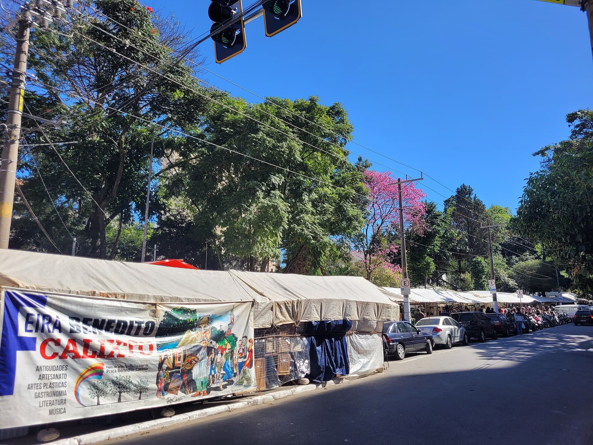 Praça Benedito Calixto and its fair, São Paulo