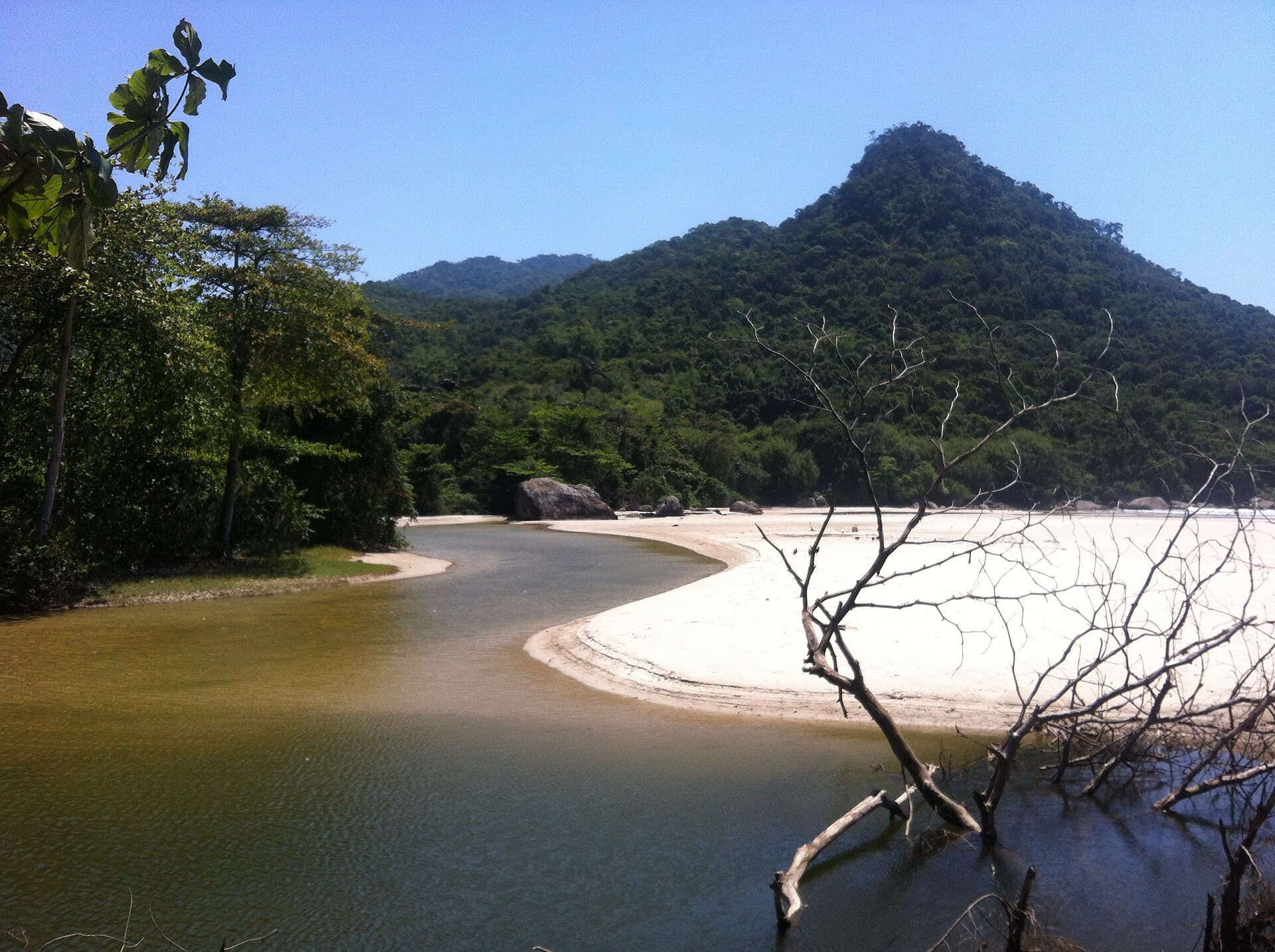 Praia de Dois Rios, Ilha Grande