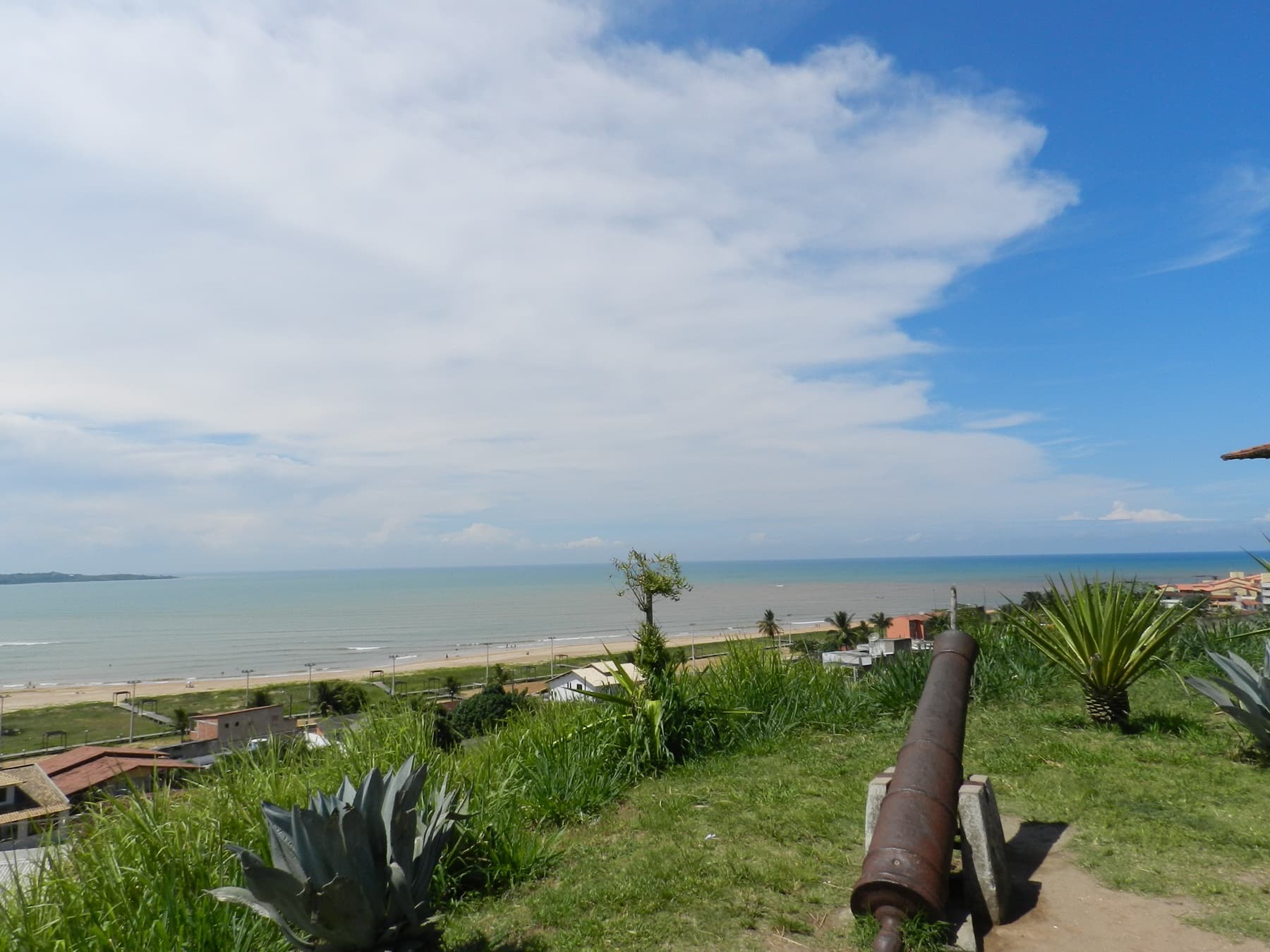 Praia de Nova Almeida, Serra