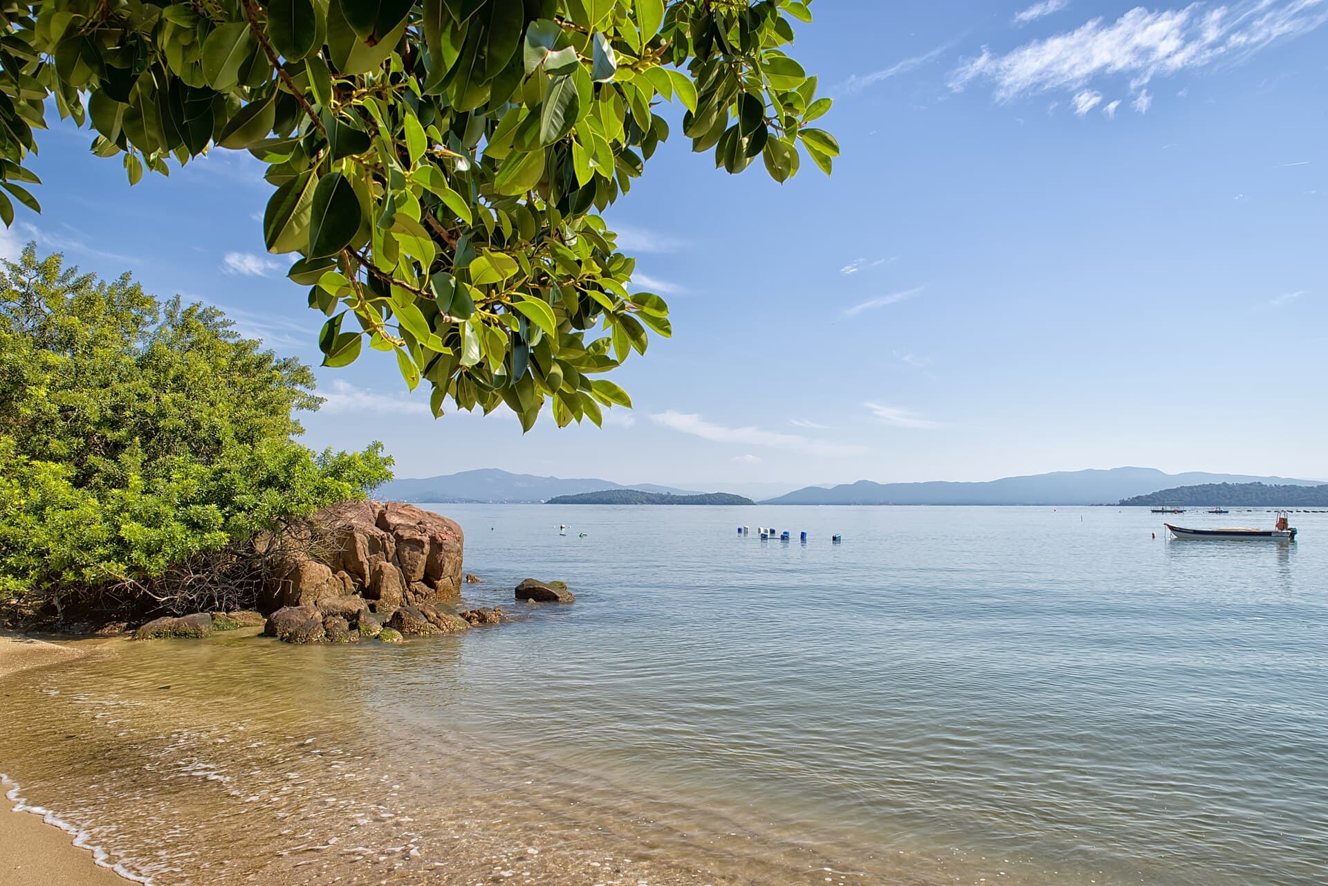 Praia do Sambaqui, Florianópolis