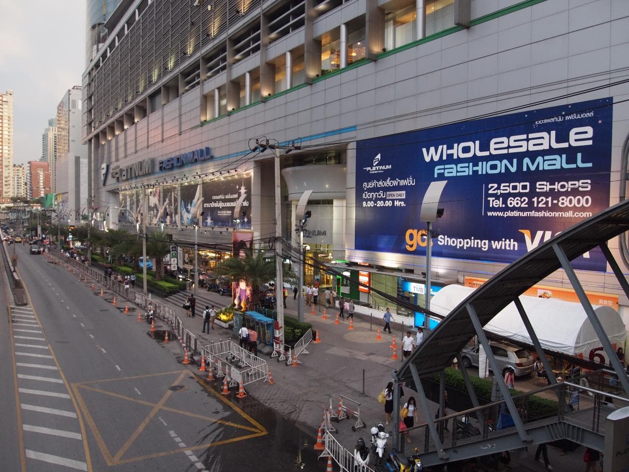 Pratunam Market and Platinum Mall, Bangkok