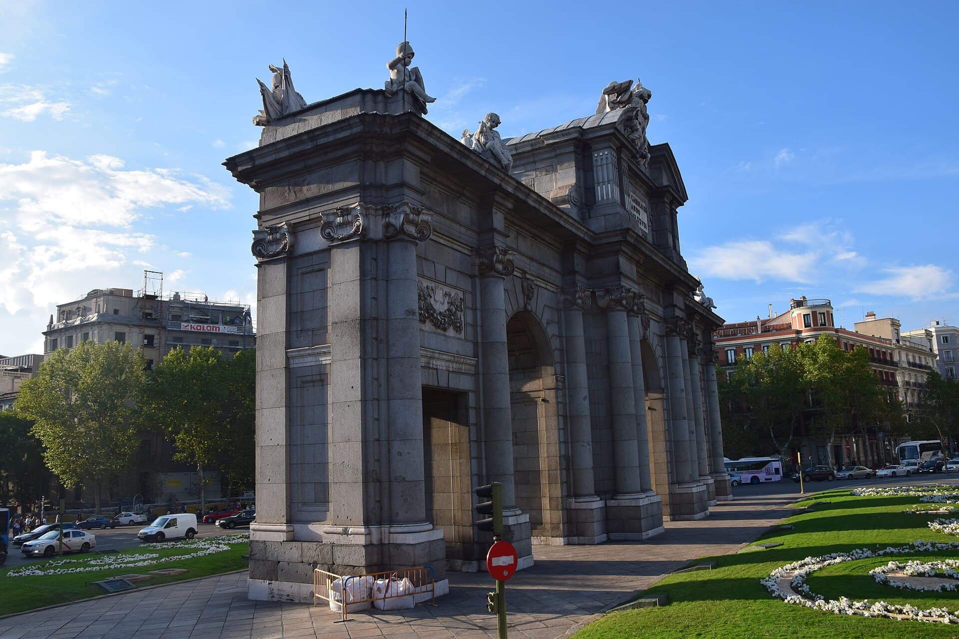 Puerta de Alcalá, Madrid