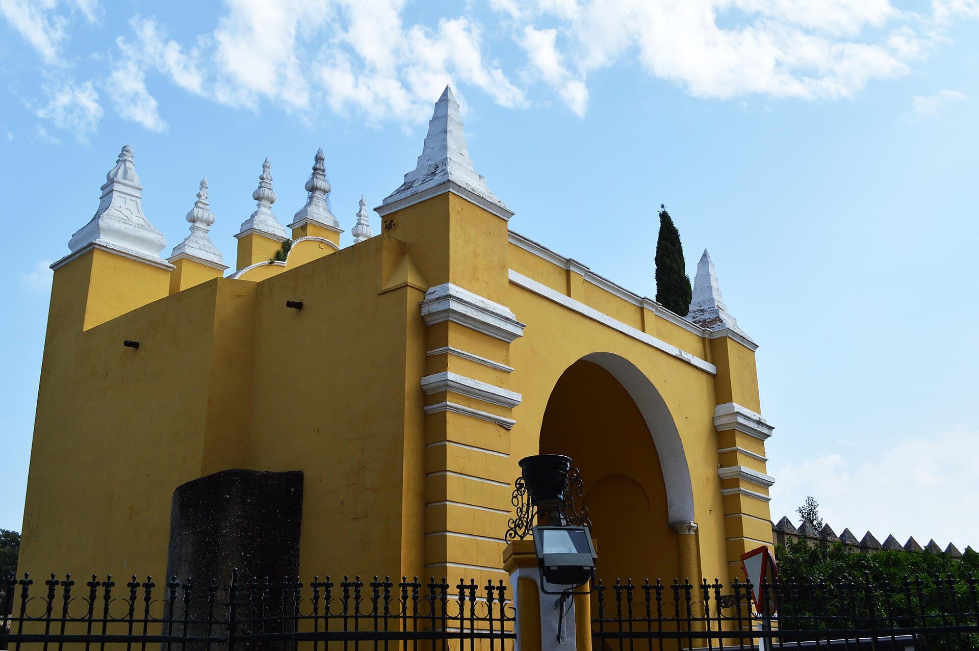Puerta de la Macarena, Seville