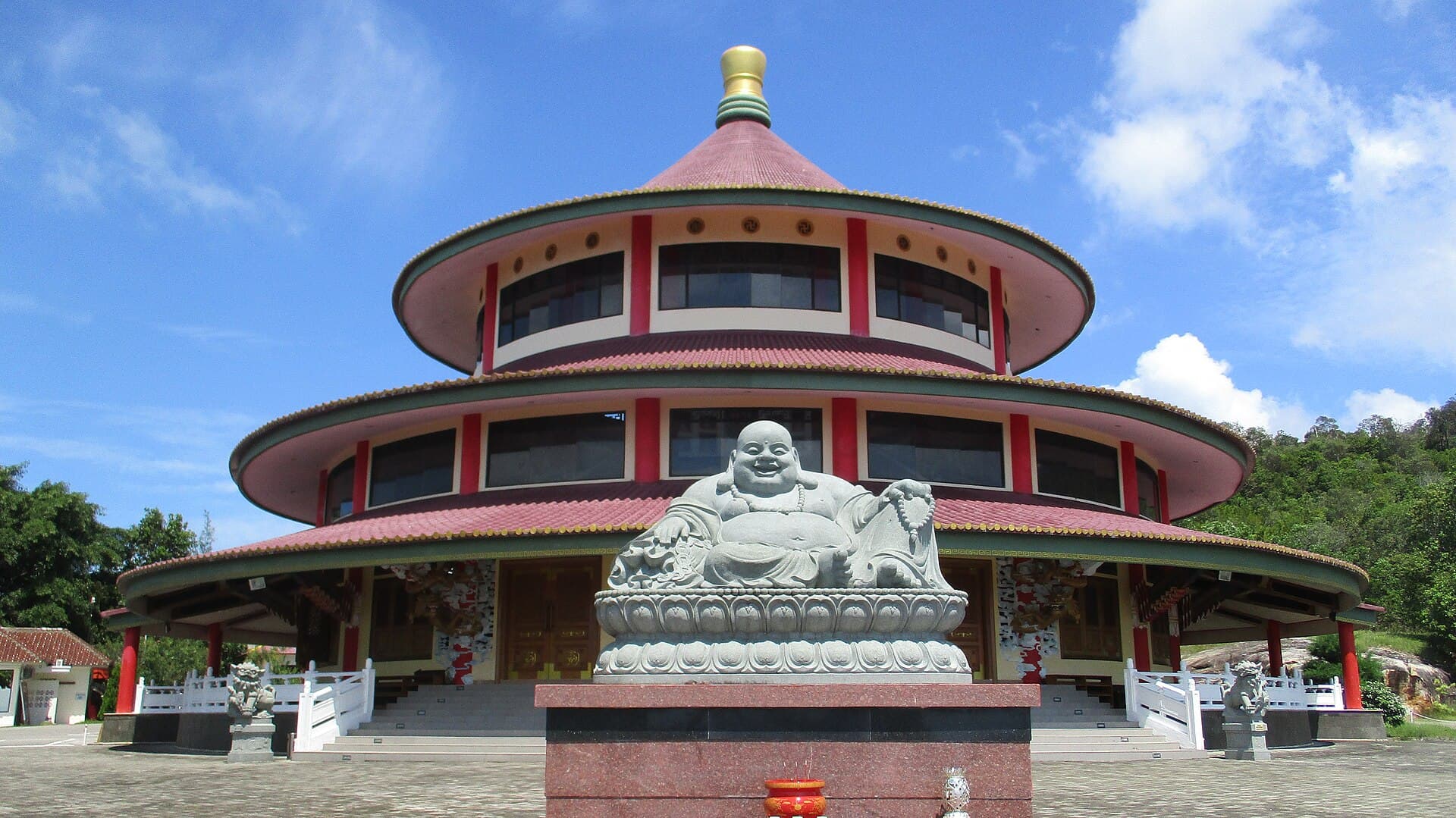 Puri Tri Agung temple on Tikus beach