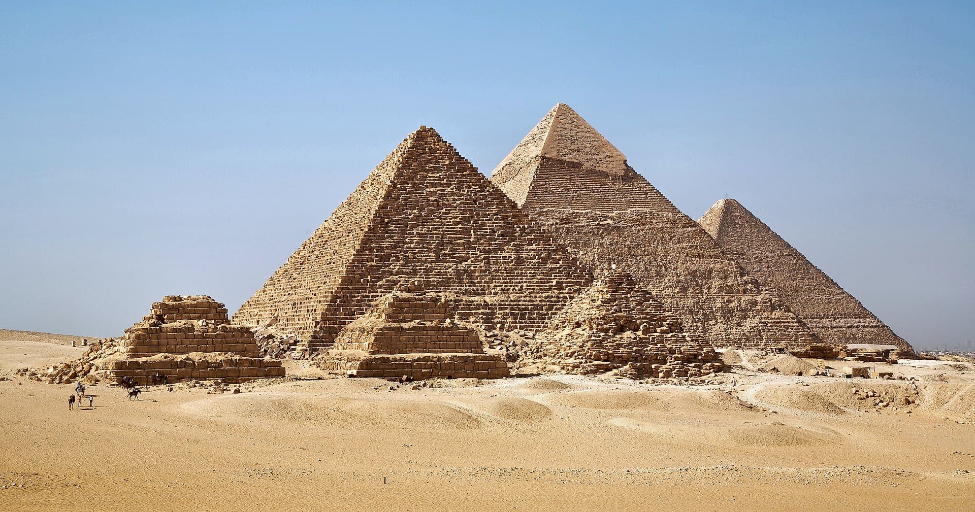المجموعة الهرمية بأهرامات الملكات الصغيرة