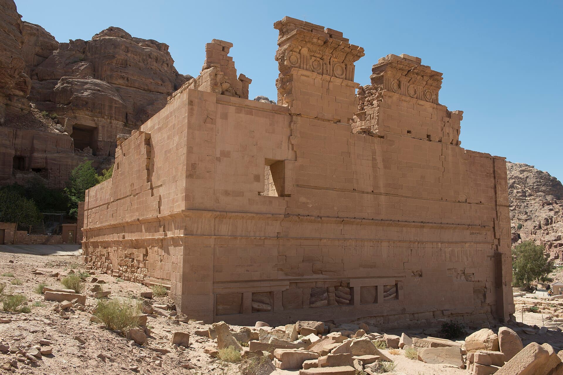 Qasr al-Bint (Petra), Petra