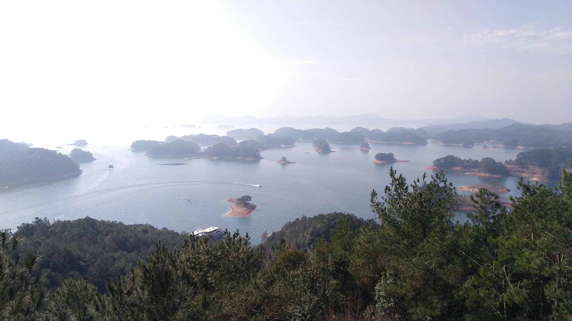 Qiandao Lake (Thousand Island Lake)