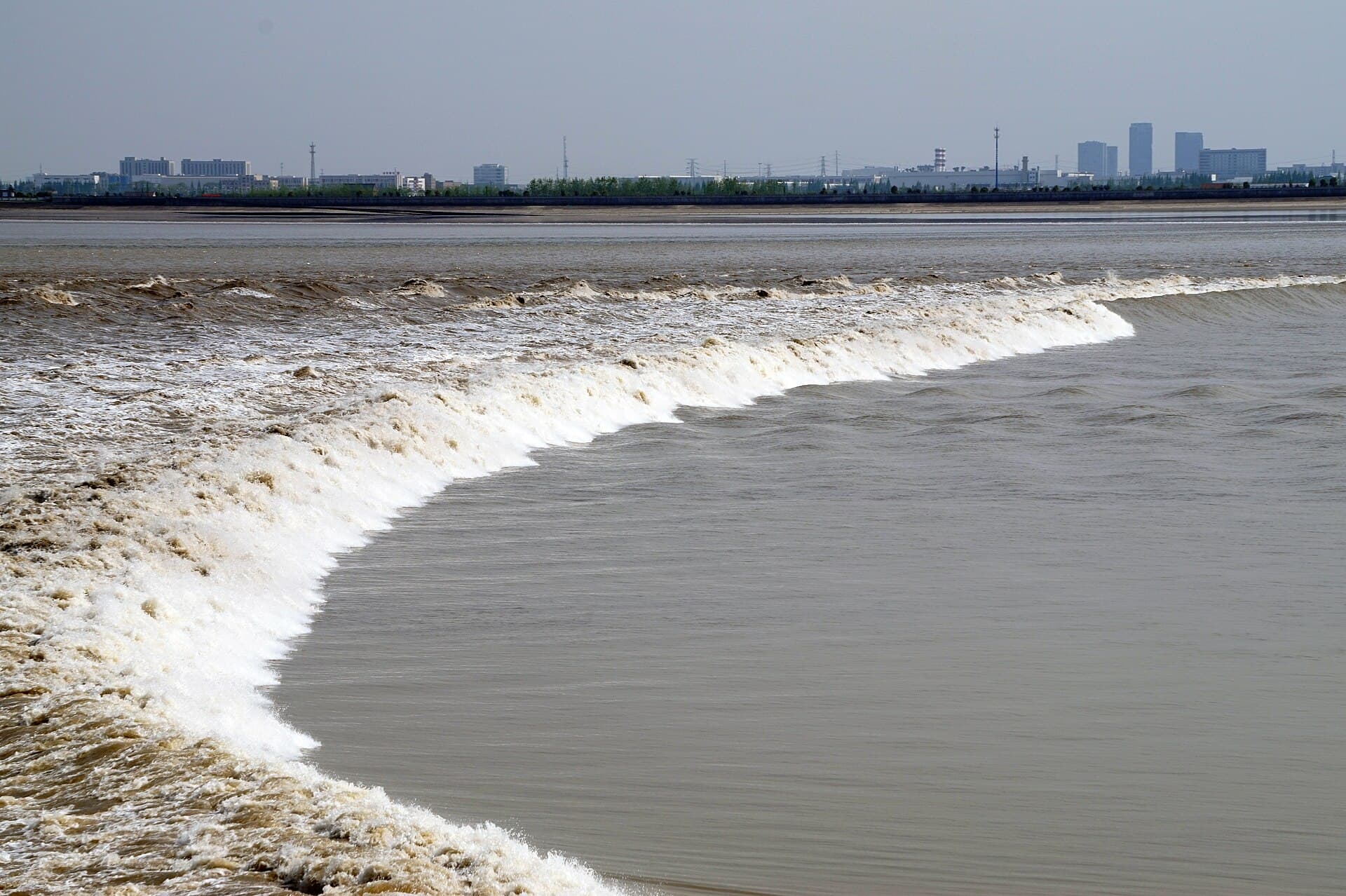 Qiantang River Tidal Bore at Yanguan