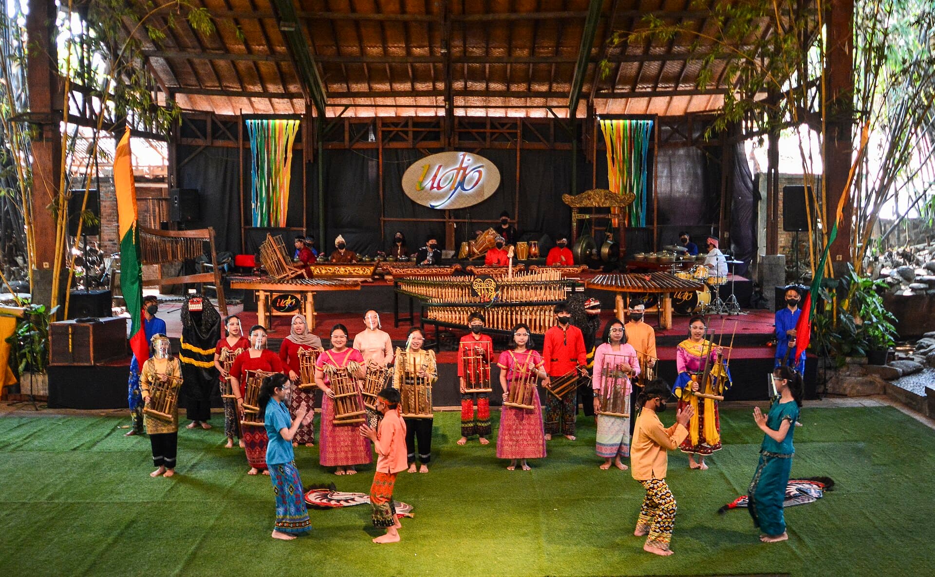 Angklung show at Saung Angklung Udjo