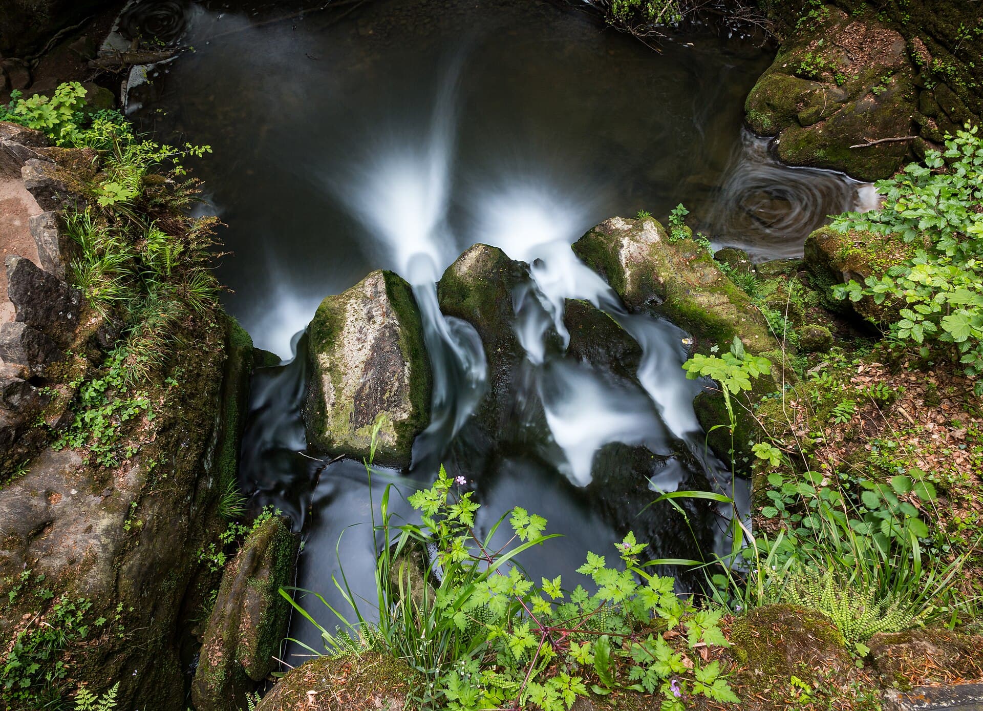 The triple cascade with the 1879 stone bridge above it