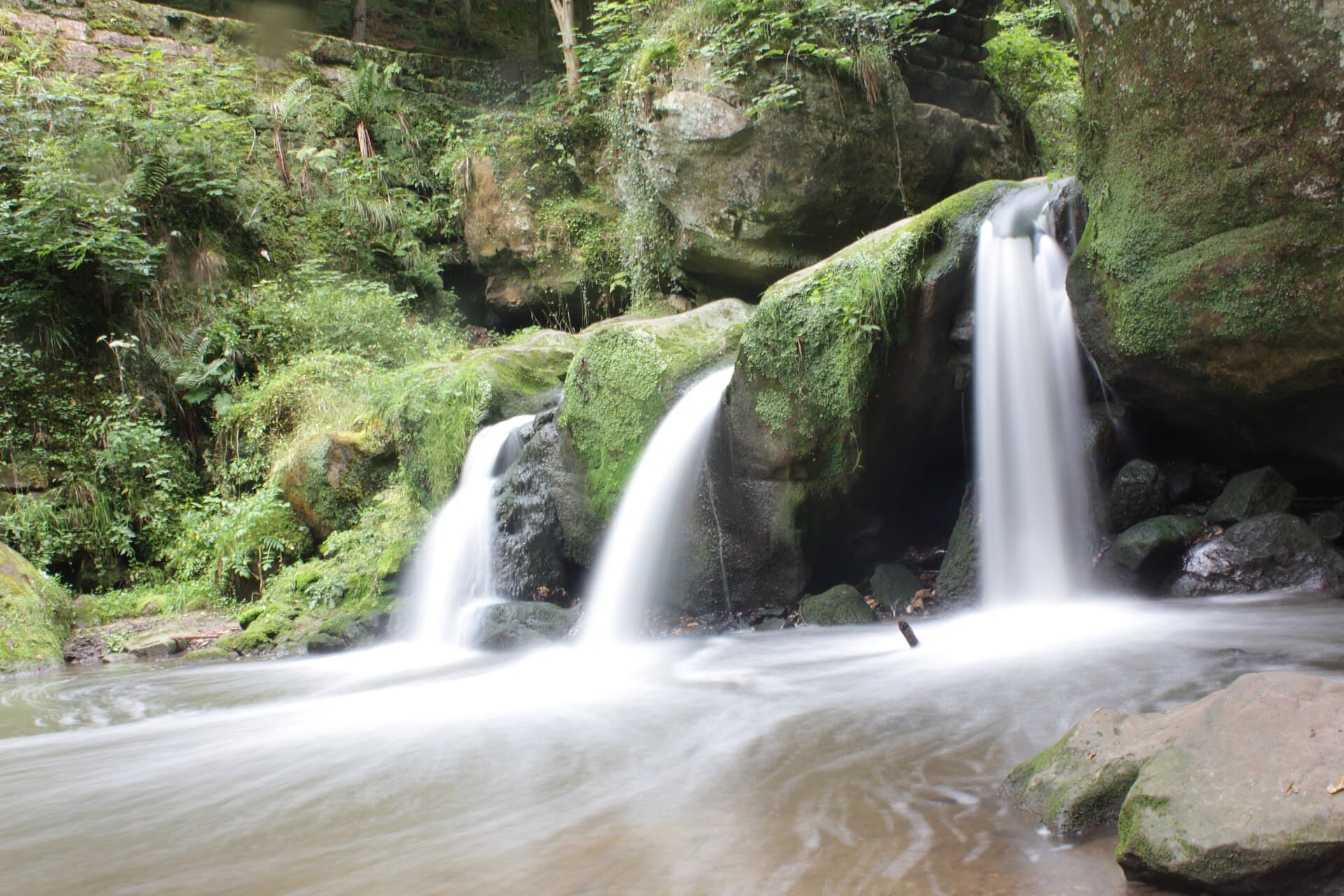Water dropping over the sandstone amid the forest